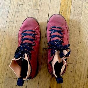 North Face women’s Back-to-Berkeley III sport waterproof. Excellent condition.